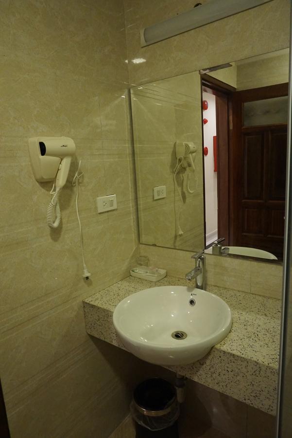Ngan Ha Hotel Hanoi Exteriör bild